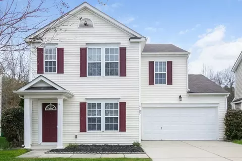 4105 Planters Watch Dr, Charlotte, NC 28278