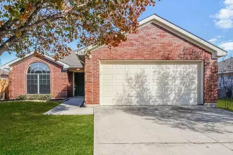 528 Cambridge Dr, Saginaw, TX 76179