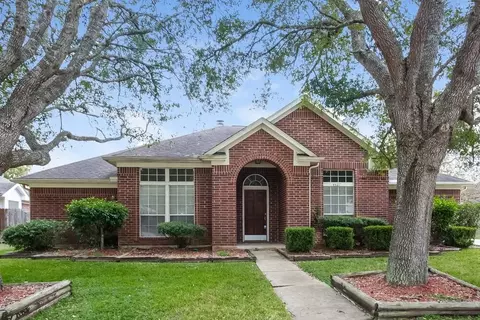 4427 W Thunderwood Cir, Fresno, TX 77545