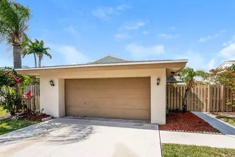 80 Baytree Cir, Boynton Beach, FL 33436