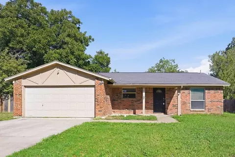 808 Judith St, Burleson, TX 76028