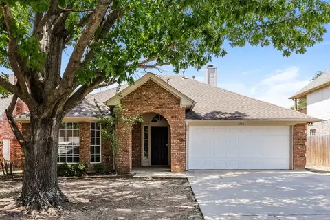7728 Blossom Dr, Fort Worth, TX 76133