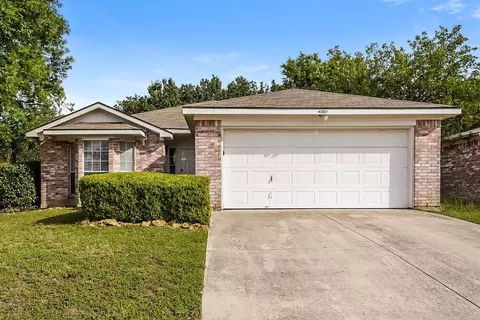 4001 Periwinkle Dr, Fort Worth, TX 76137