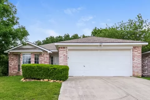 4001 Periwinkle Dr, Fort Worth, TX 76137
