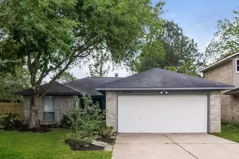 3206 Teakwood Cir, Dickinson, TX 77539