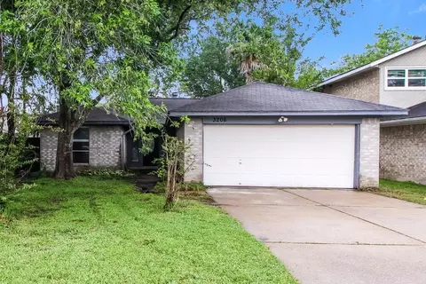 3206 Teakwood Cir, Dickinson, TX 77539