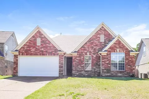 1384 Carlton Ridge Dr, Cordova, TN 38016