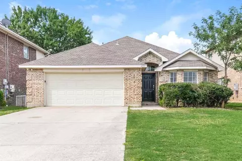 633 Crystal Brook Dr, Saginaw, TX 76179