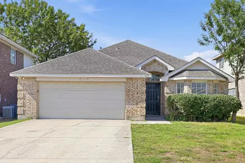 633 Crystal Brook Dr, Saginaw, TX 76179