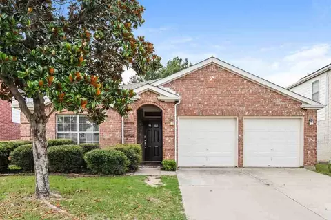833 Lariat Dr, Saginaw, TX 76131