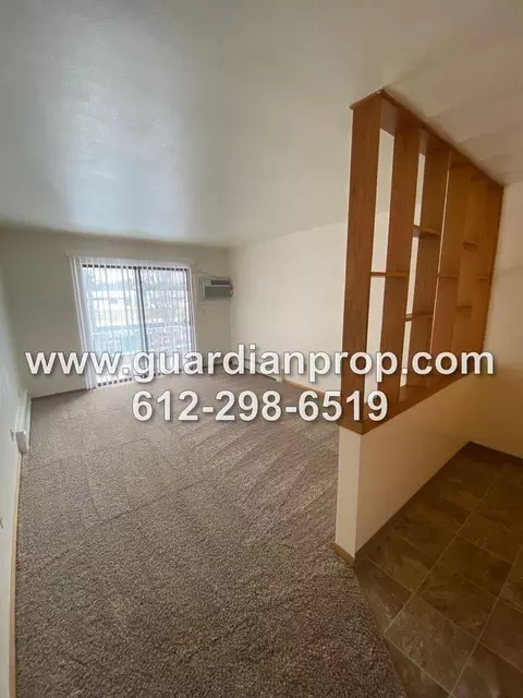 1144 Dionne St, Roseville, MN 55113