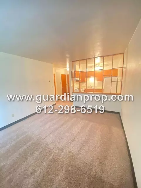 1144 Dionne St, Roseville, MN 55113