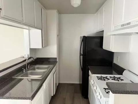 21821 Saticoy St, Canoga Park, CA 91304