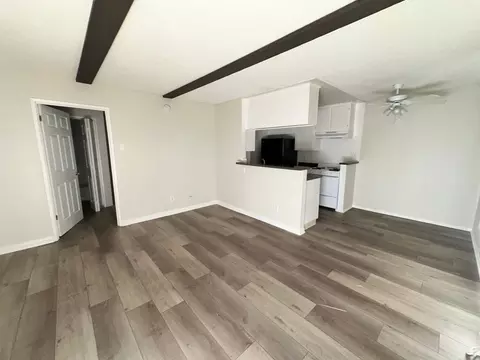 21821 Saticoy St, Canoga Park, CA 91304