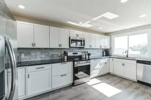 Undisclosed, Bradenton Beach, FL 34217 photo 10