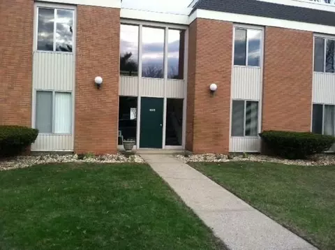 889 Woodside Rd, Muskegon, MI 49441