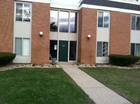889 Woodside Rd, Muskegon, MI 49441