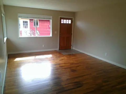 7605 SE Market St, Portland, OR 97215