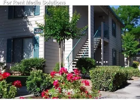 445 W Nees Ave, Fresno, CA 93711