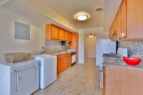 8 Poolside Ct, Catonsville, MD 21228 photo 9
