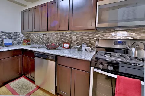 8 Poolside Ct, Catonsville, MD 21228 photo 3