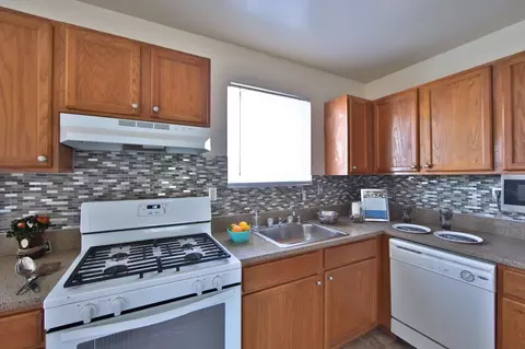 8 Poolside Ct, Catonsville, MD 21228 photo 6