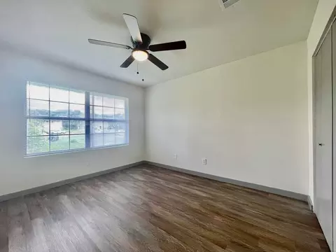 104 Lady Bird Ln, San Marcos, TX 78666