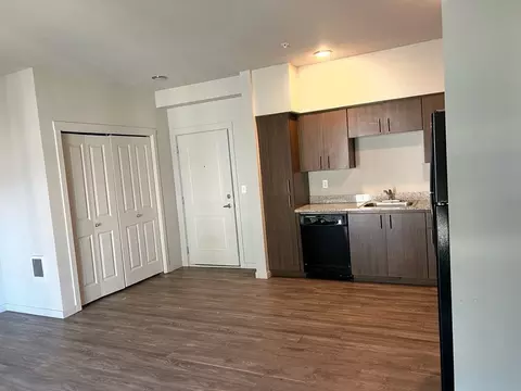 22100 NE Halsey St, Fairview, OR 97024