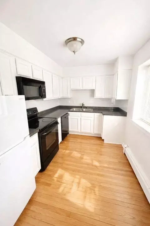 1404 W Estes Ave, Chicago, IL 60626