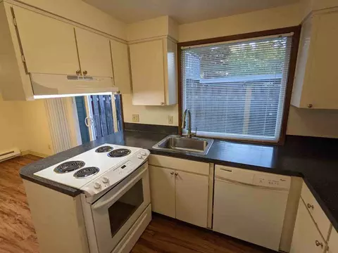 4450 SW Stoddard Dr, Aloha, OR 97078