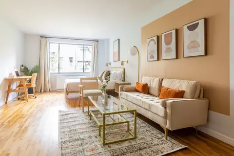 E 83rd St, New York, NY 10028