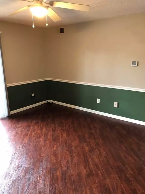 Laclede St, Lebanon, MO 65536