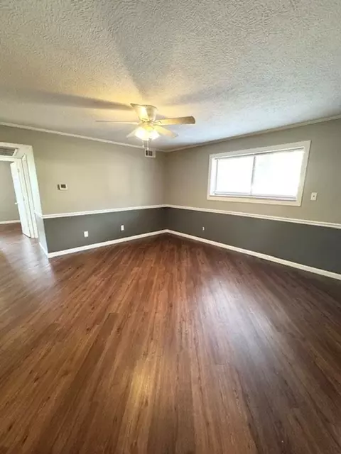 Laclede St, Lebanon, MO 65536