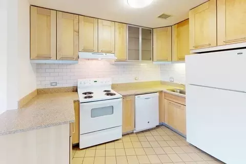 5200 S Blackstone Ave, Chicago, IL 60615