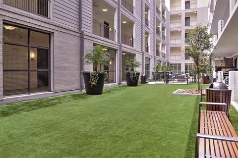 2424 Capitol St, Houston, TX 77003 photo 9