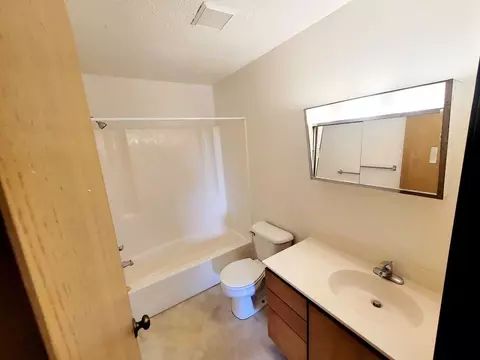 1678 Prairie Ave, Dickinson, ND 58601