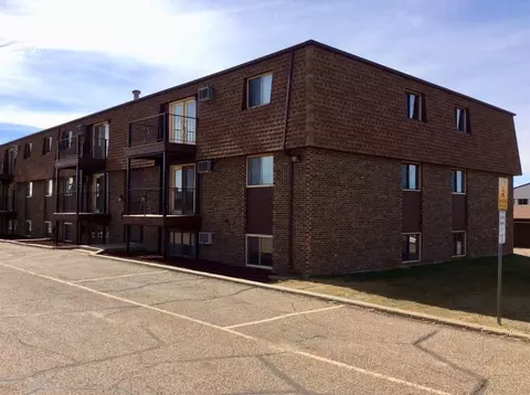 1678 Prairie Ave, Dickinson, ND 58601