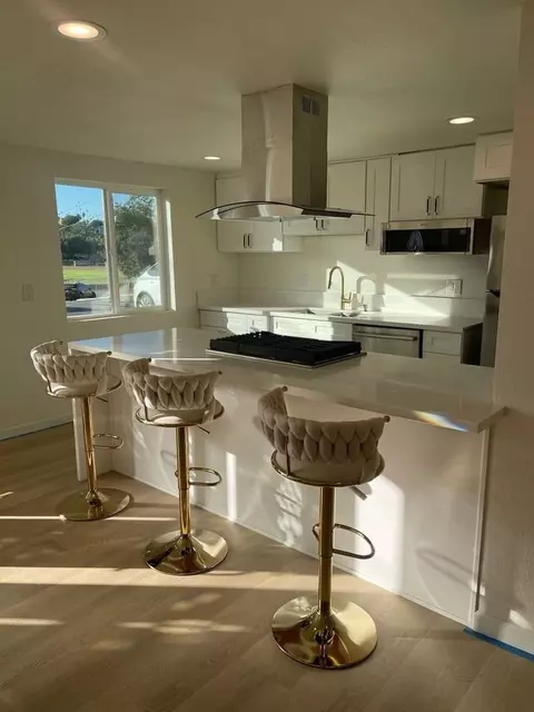 351 Eucalyptus Ave, Vista, CA 92084