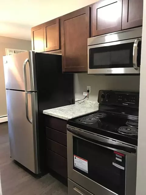 625 616 617 624 625 North Oaks Dr, Maple Grove, MN 55369