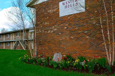 1140 Western Hills Dr, Evansville, IN 47720