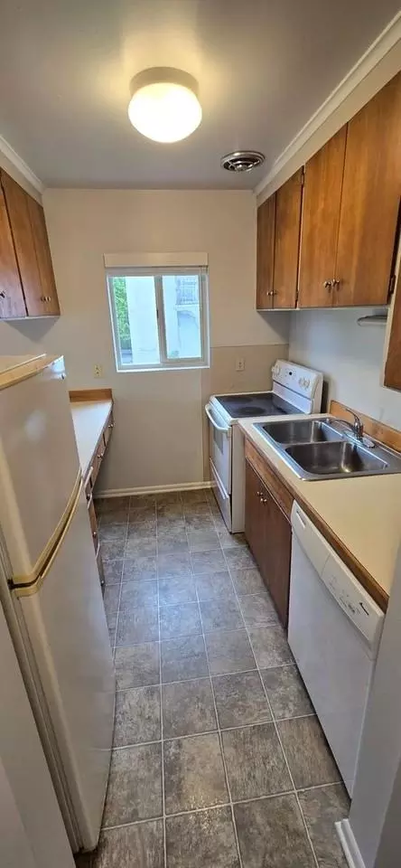 4714 22nd Ave NE, Seattle, WA 98105