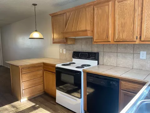 1320 N Oakland Ave, Fayetteville, AR 72703
