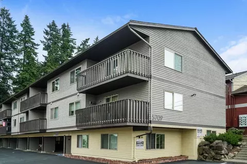 5709 Highway Pl, Everett, WA 98203