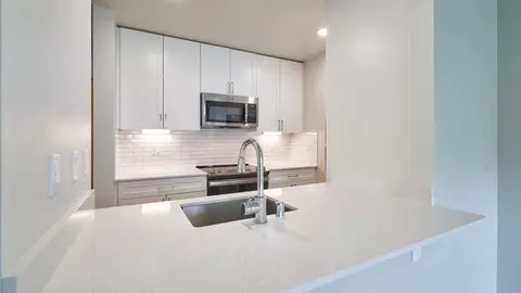 521 S Weller St, Seattle, WA 98104 photo 4