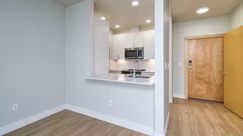521 S Weller St, Seattle, WA 98104 photo 9