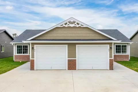 1191 W 16th St, Pella, IA 50219