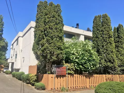 912 N 96th St, Seattle, WA 98103