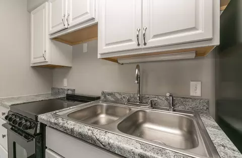 2120 S Ingram Mill Rd, Springfield, MO 65804