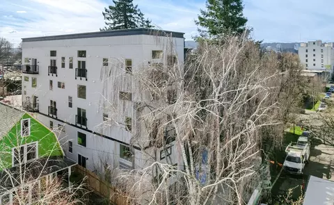 1820 NE Davis St, Portland, OR 97232