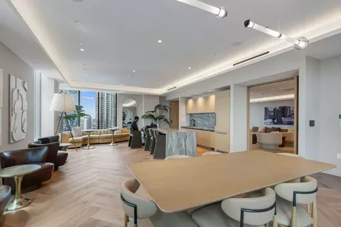 121 NE 5th St, Miami, FL 33132